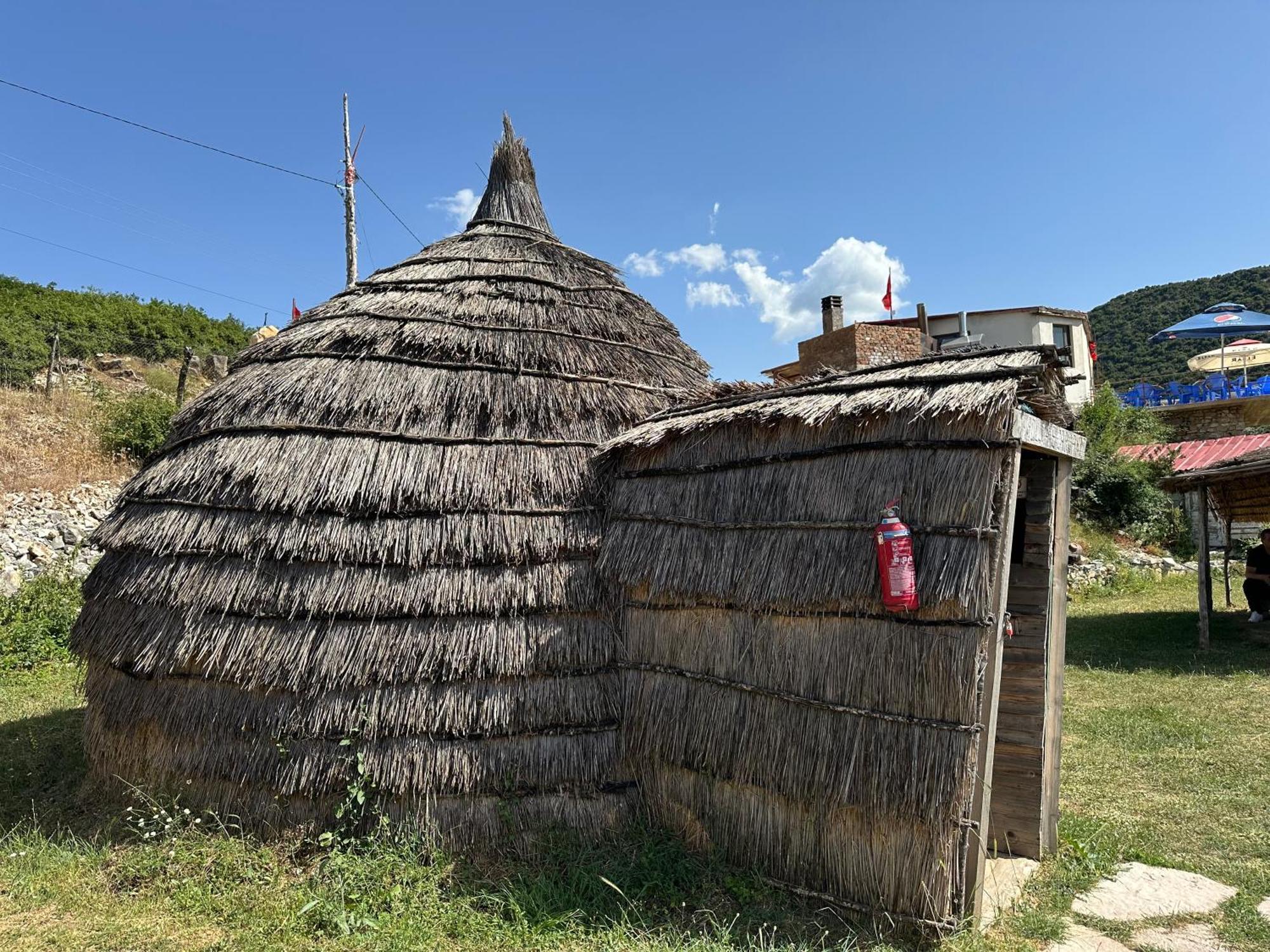 ホテル Camping Lekdushi - Shehu Tepelene エクステリア 写真