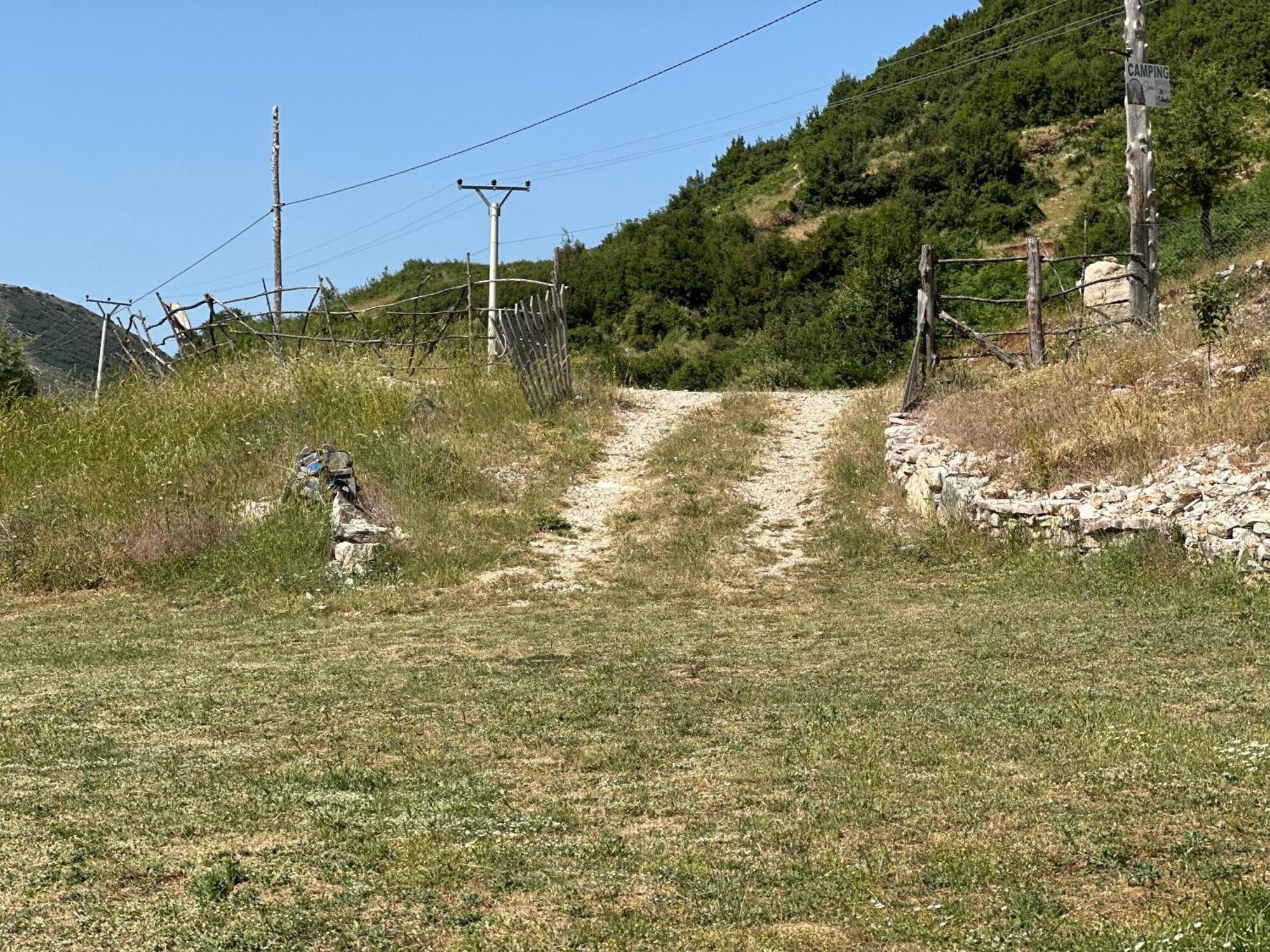 ホテル Camping Lekdushi - Shehu Tepelene エクステリア 写真