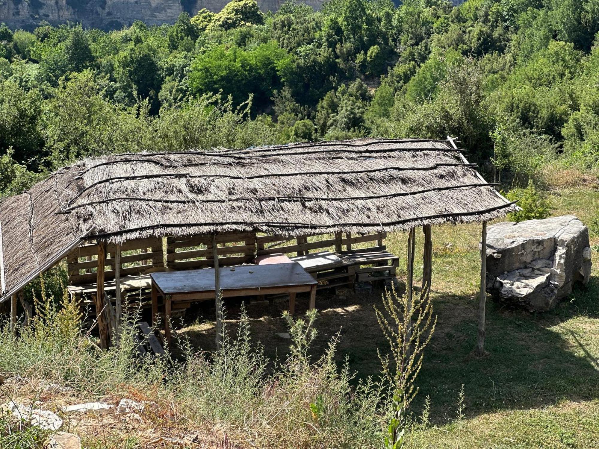 ホテル Camping Lekdushi - Shehu Tepelene エクステリア 写真