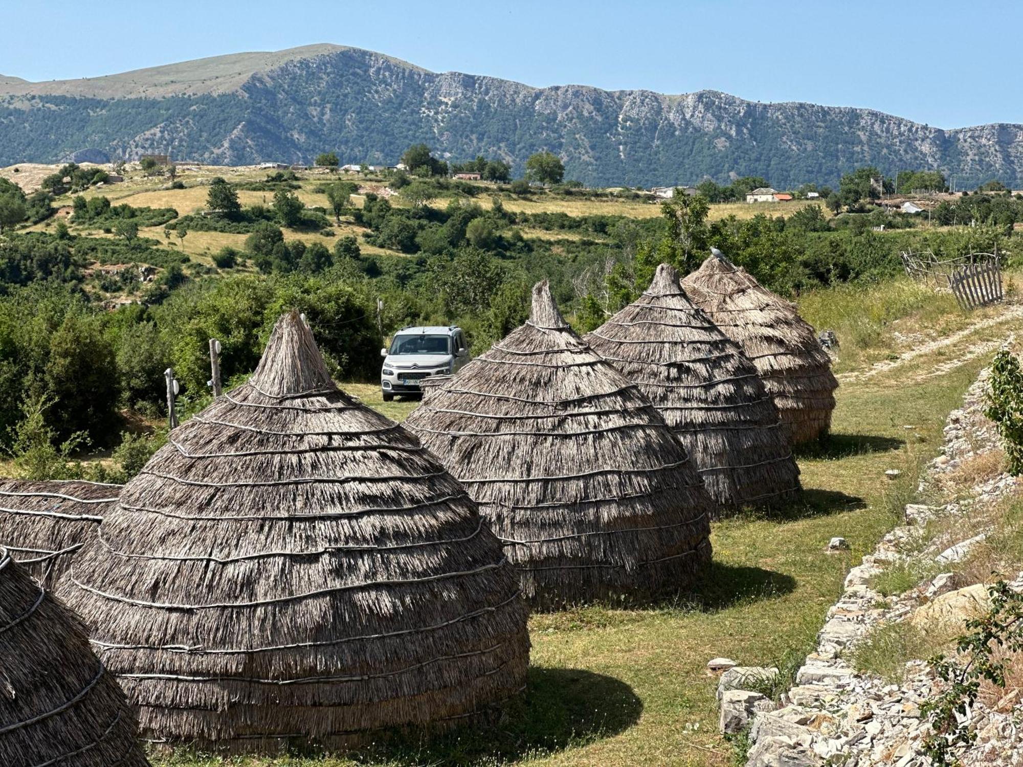 ホテル Camping Lekdushi - Shehu Tepelene エクステリア 写真